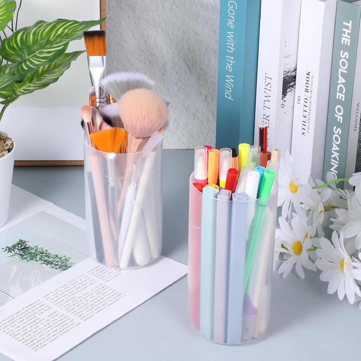 Retractable Makeup Brush Holders Plastic Clear Portable Cosmetic Organizer Travel Makeup Accessories Cups with Lid Dustproof Brushes Storage Case Brushes Organizer for Women Makeups Artist