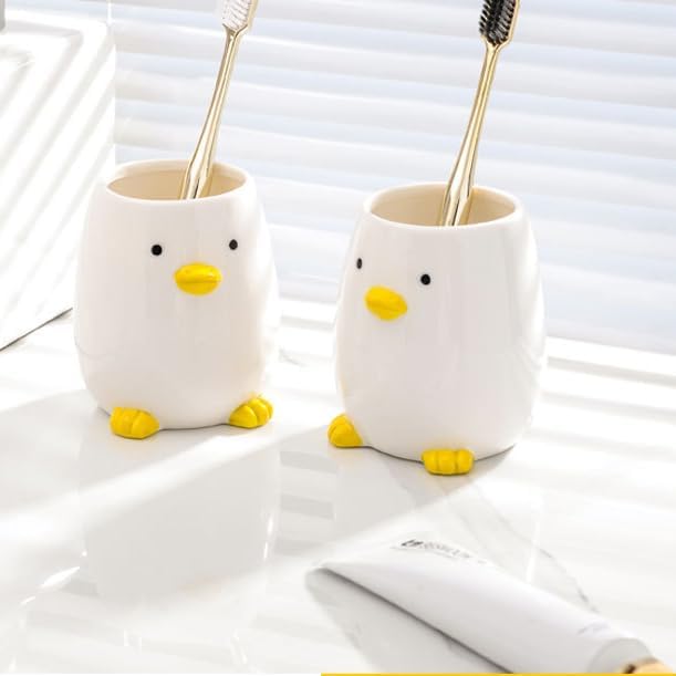 White Ceramic Chick-Shaped Toothbrush Holder, Multi-Functional Storage Cup. Suitable for Bathroom, Kitchen, Bedroom, and Office Decoration (1piece, Chick Design).