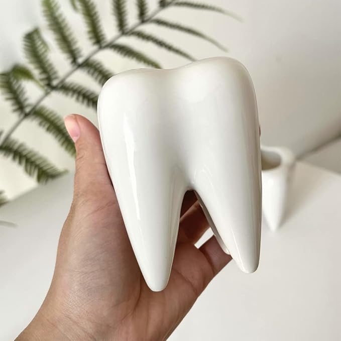 Tooth-Shaped Toothbrush Holder, Ceramic Toothbrush Holder Storage Bucket, Personalized Decoration, Tooth Brush Holder, Creative Birthday Gift, Desktop, Office Desk Decoration (White)