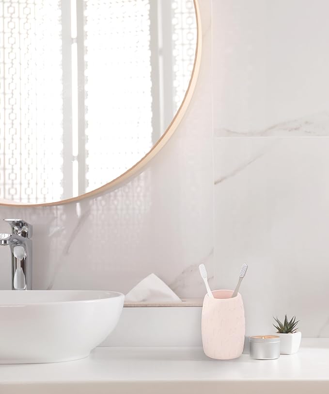 Jay Franco Disney Minnie Mouse Tumbler - Pink Resin Toothbrush/Pen Holder - Bathroom Décor