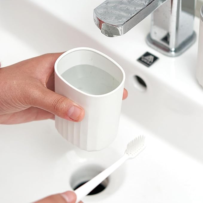 Toothbrush Travel Case Portable Toothbrush Holders with Cover Leakproof Toothbrush & Toothpaste Holder for Traveling School Camping Business Trip Bathroom