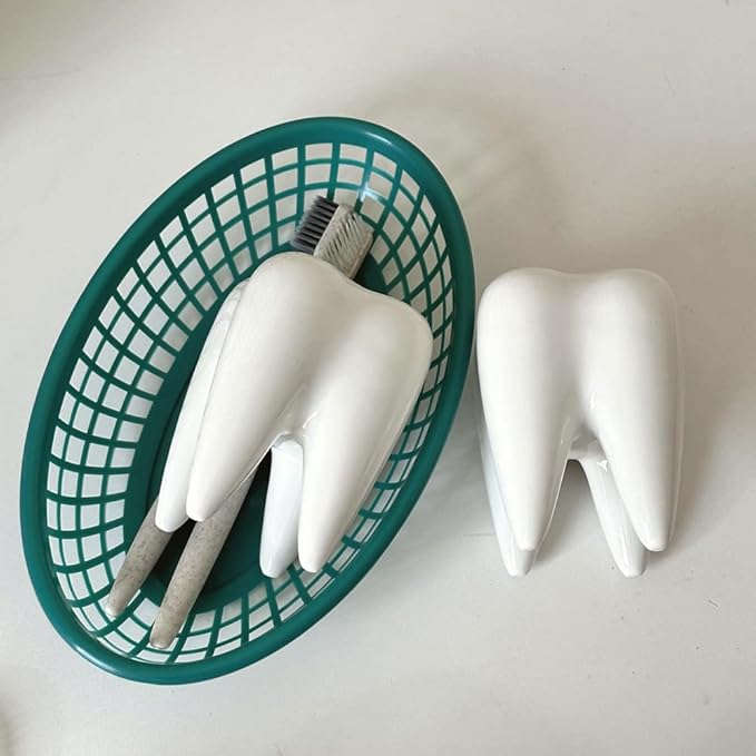 Tooth-Shaped Toothbrush Holder, Ceramic Toothbrush Holder Storage Bucket, Personalized Decoration, Tooth Brush Holder, Creative Birthday Gift, Desktop, Office Desk Decoration (White)
