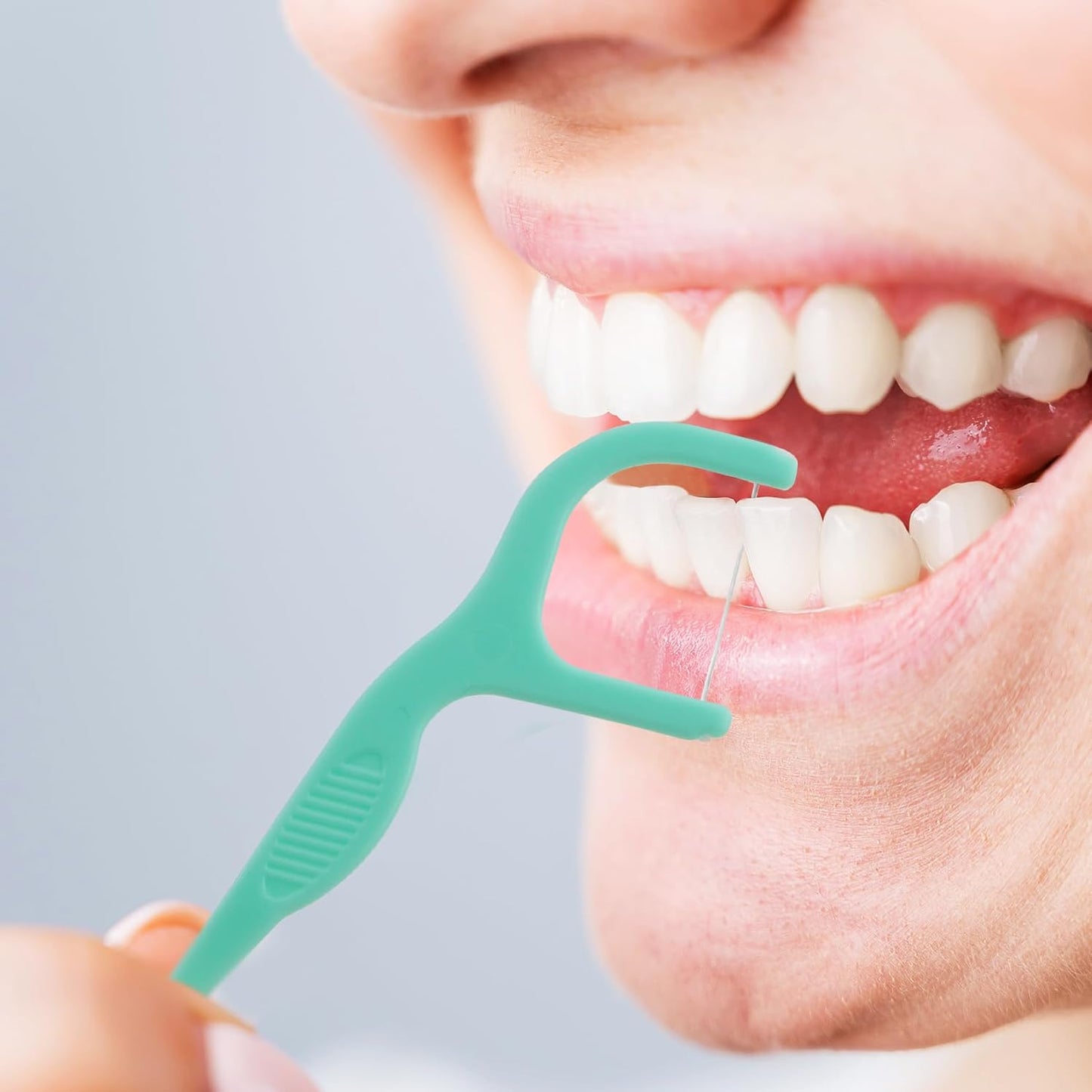 RAZOKO Dental Floss Picks | Toothpick, Shred-Resistant Floss, Easy Grip Handle, Fresh Mint Flavor, 400 Count (Pack of 2)