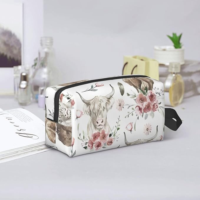Highland Cow Toiletry Bag for Women Men Portable Travel Wash Bag Waterproof Gym Shaving Toiletries Cosmetic Organizer Bag, Shower Bathroom Toiletries Accessories Makeup Bag with Handle