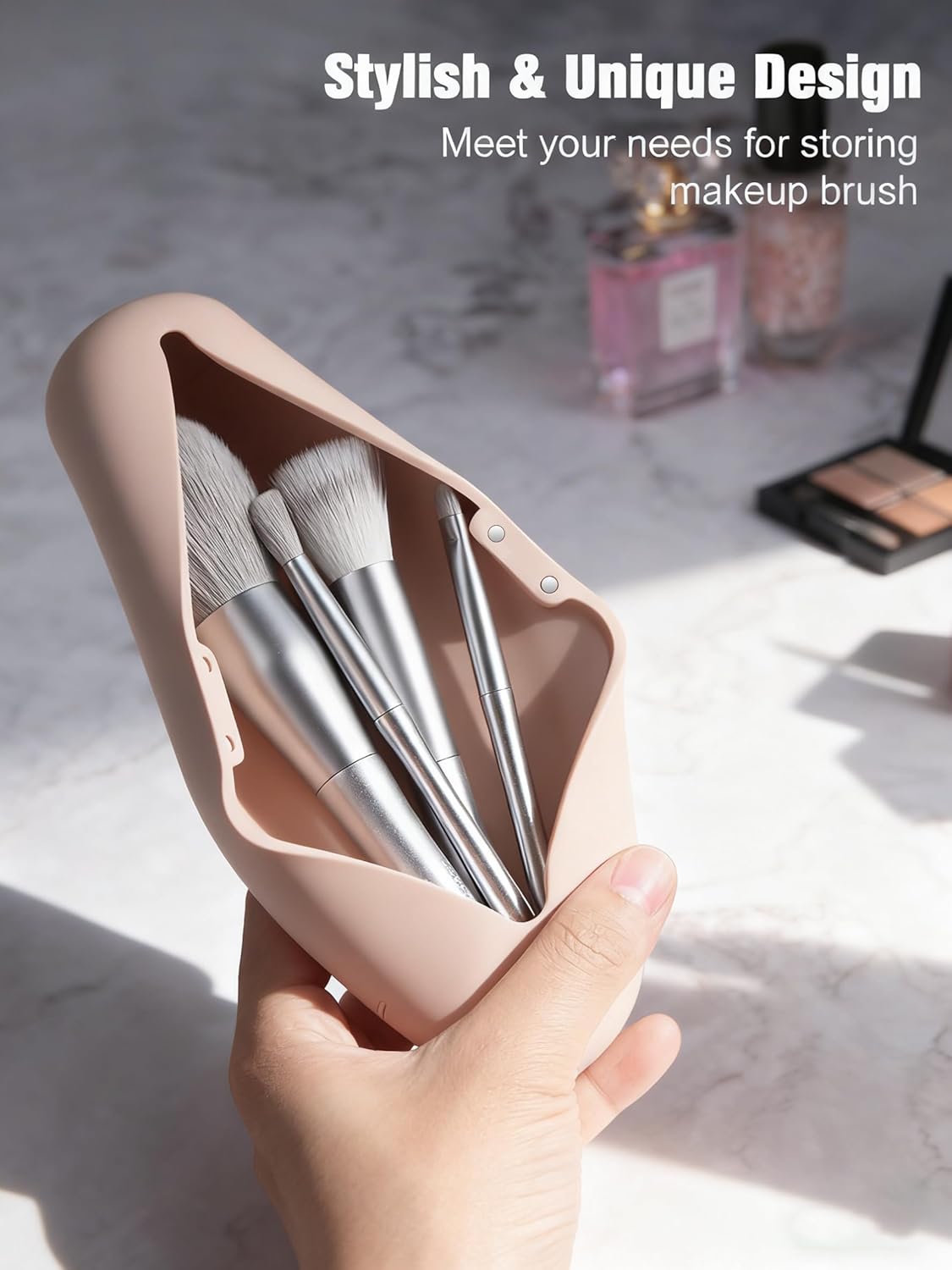 FERYES Travel Makeup Brush Holder, Magnetic Anti-fall Out Silicon Portable Cosmetic Face Brushes Holder, Soft and Sleek Makeup Tools Organizer for Travel-Khaki（7.8 * 1.89 * 0.8 Inches）