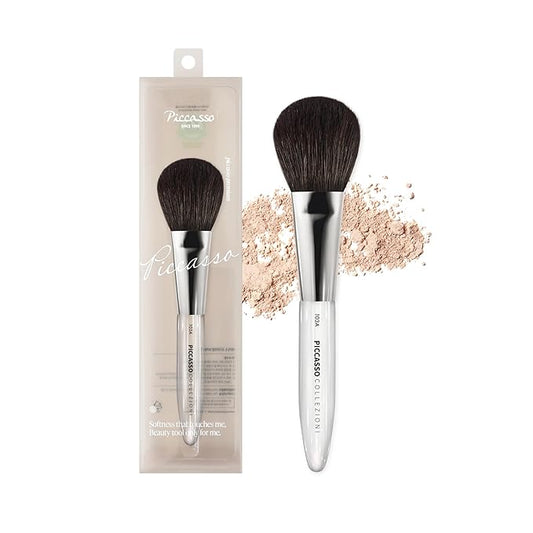 Piccasso COLLEZIONI 103A Powder Brush – Soft Makeup Brush for Face, Fluffy Blush and Setting Tool with Goat Hair Blend, Ideal for Powder Application, Shading, and Natural Finish, Professional Korean