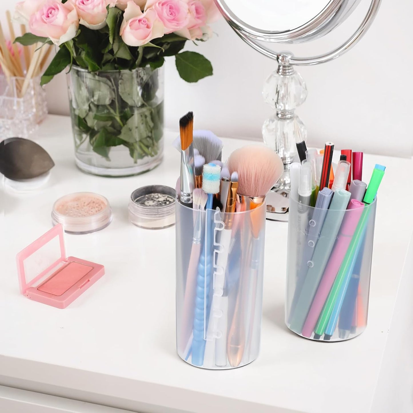 Retractable Makeup Brush Holders Plastic Clear Portable Cosmetic Organizer Travel Makeup Accessories Cups with Lid Dustproof Brushes Storage Case Brushes Organizer for Women Makeups Artist