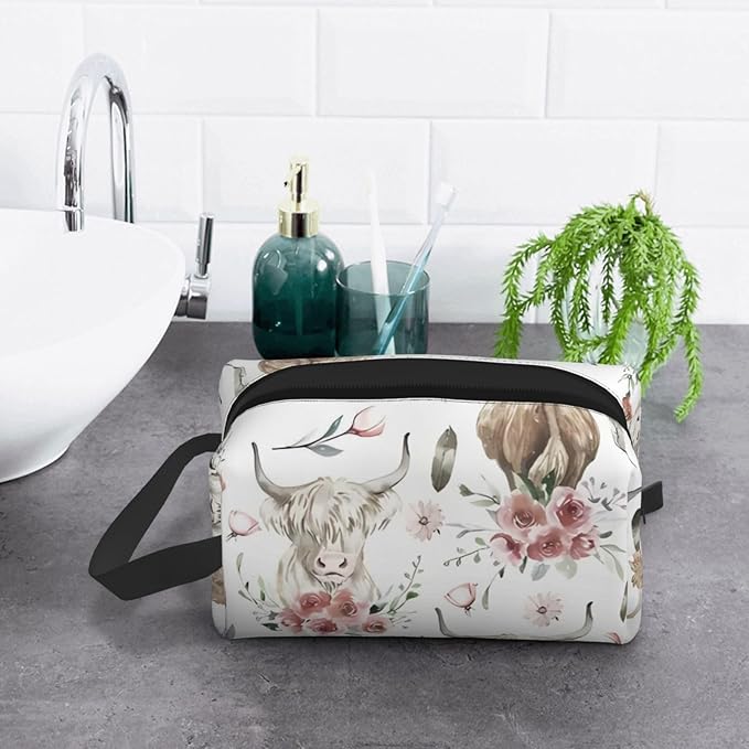 Highland Cow Toiletry Bag for Women Men Portable Travel Wash Bag Waterproof Gym Shaving Toiletries Cosmetic Organizer Bag, Shower Bathroom Toiletries Accessories Makeup Bag with Handle