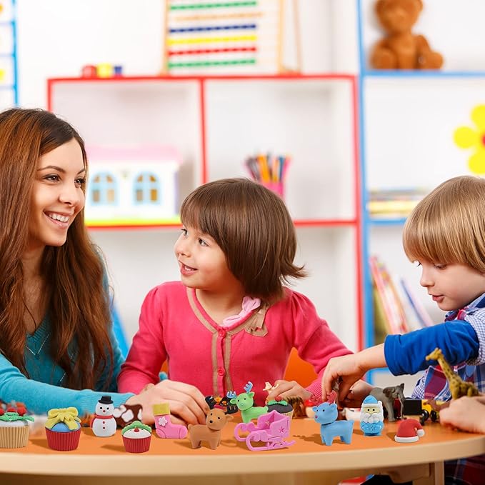 Kleeblatt 3D Assemblable Christmas Erasers 45 PCS - Santa Claus, Reindeer, Snowman, Christmas Tree Creative Gifts for Children