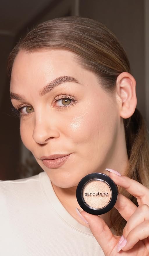 Sandstone Scandinavia Highlighter – Hypoallergenic Face Highlighter - High Glossy Face Illuminator with Natural Finish - Pearl Shimmer - Smooth silky Powder Makeup (Golden Champagne, 3 g)