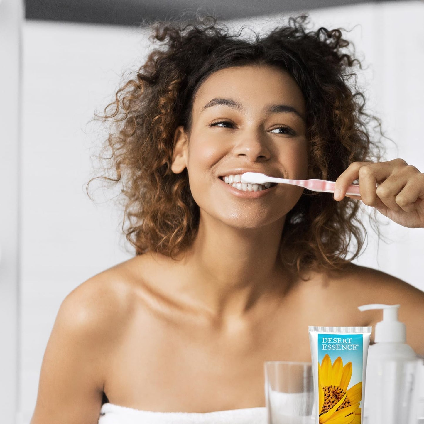 Desert Essence Arnica & Tea Tree Oil Toothpaste – Carrageenan & Fluoride Free – Wintergreen Mint – Vegan, Non-GMO, Gluten-Free – Gently Removes Plaque & Freshens Breath – 6.5 oz