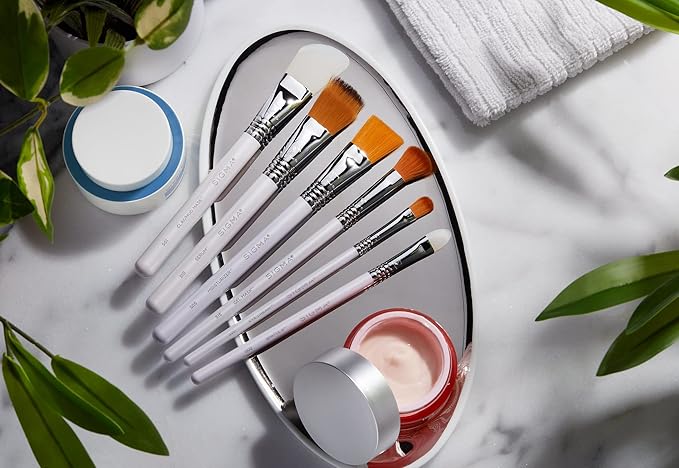 Sigma Beauty S05 Moisturizer Skincare Brush – Skincare Tool for Applying Skincare Products to Face and Skin, Face Moisturizer Brush for Creams and Lotions (1 Pc)