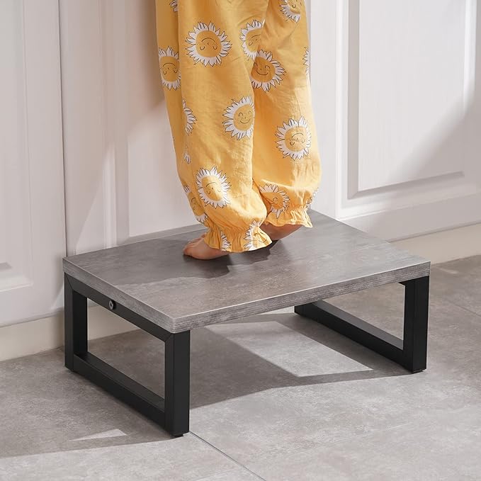 Snughome Wooden Step Stools for Adults Kids, Solid Portable Wooden Bedside Step Stool Adults Hold Up to 350 lb, One Step Foot Stool for Kitchen, Bedroom, Living Room, Bathroom - Self-Assembly(Grey)