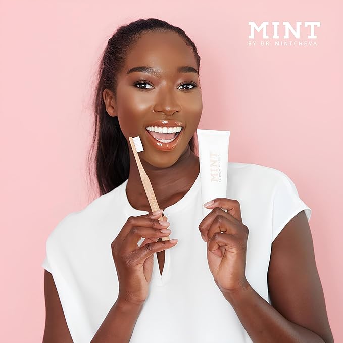 Mint Hollywood Smile Toothpaste (85 ml) - Innovative 2-Phase Formula with Whitening Booster - Fluoride-Free - MPT1 Ultra Polish Technology with Perlite - Pap Technology for Gentle Whitening - Vegan