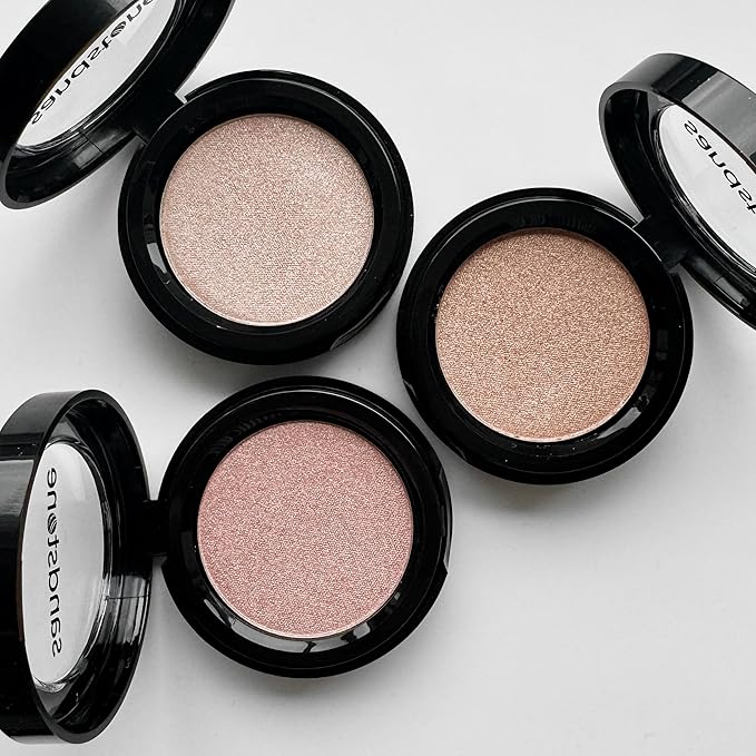 Sandstone Scandinavia Highlighter – Hypoallergenic Face Highlighter - High Glossy Face Illuminator with Natural Finish - Pearl Shimmer - Smooth silky Powder Makeup (Golden Champagne, 3 g)